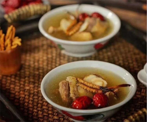 冬蟲夏草和肉雞搭配一起的吃法